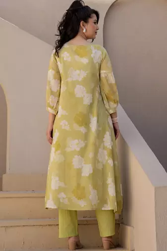 women floral printed regular cotton kurta with trousers