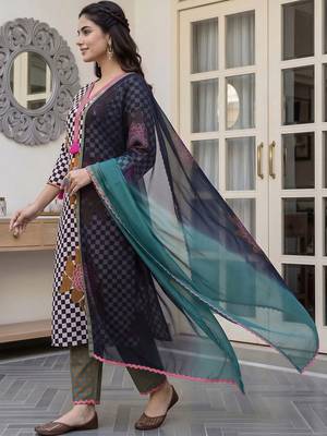 women ethnic motifs printed regular cotton kurta with trousers & with dupatta 3