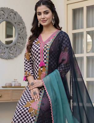 women ethnic motifs printed regular cotton kurta with trousers & with dupatta 5