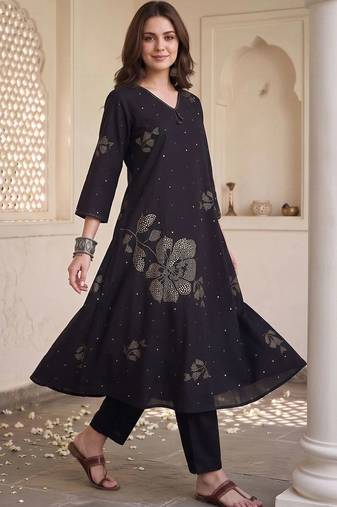 women floral printed regular cotton kurta with trousers
