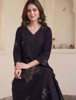 women floral printed regular cotton kurta with trousers 5