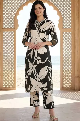women floral printed regular kurta with trousers