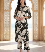 women floral printed regular kurta with trousers