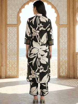 women floral printed regular kurta with trousers 3