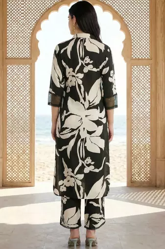 women floral printed regular kurta with trousers