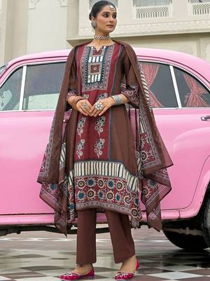 women ethnic motifs printed regular cotton kurta with trousers & with dupatta 2