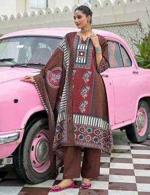 women ethnic motifs printed regular cotton kurta with trousers & with dupatta 3
