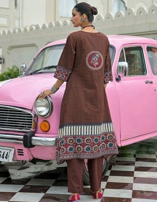 women ethnic motifs printed regular cotton kurta with trousers & with dupatta 7