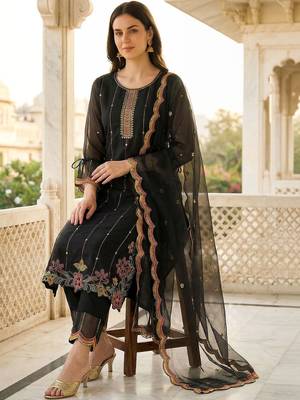 women ethnic motifs embroidered regular thread work kurta with trousers & with dupatta 4