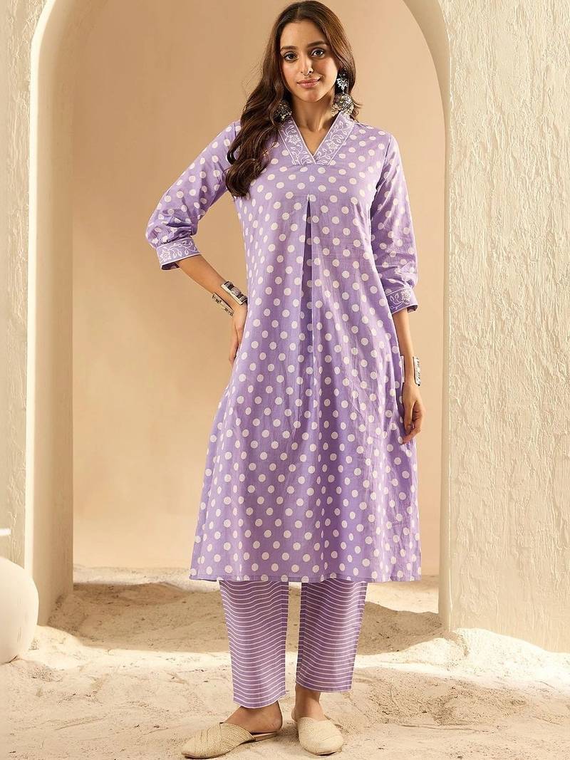 women printed regular thread work cotton kurta with trousers