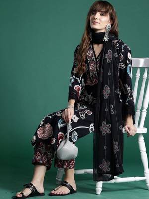 women ethnic motifs printed regular cotton kurta with palazzos & with dupatta 7
