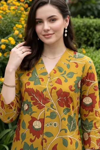 women floral printed regular cotton kurta with trousers