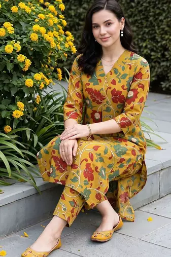 women floral printed regular cotton kurta with trousers