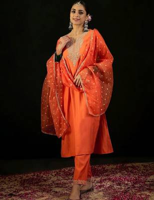 women ethnic motifs embroidered regular thread work liva kurta with trousers & with dupatta 3