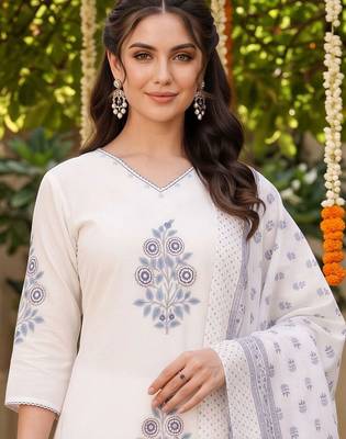 women ethnic motifs printed regular cotton kurta with trousers & with dupatta 2