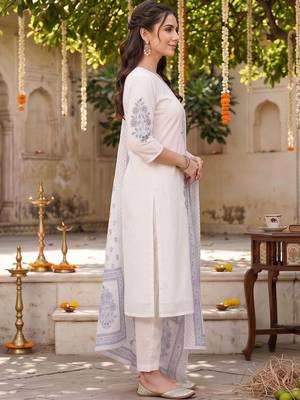 women ethnic motifs printed regular cotton kurta with trousers & with dupatta 3