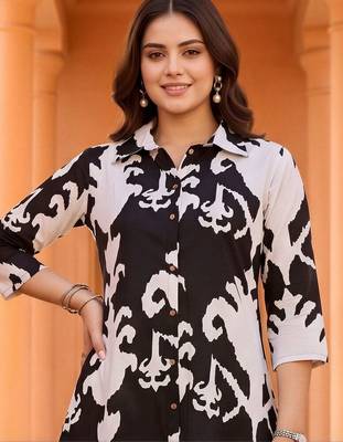 women ethnic motifs printed regular cotton kurta with palazzos 2