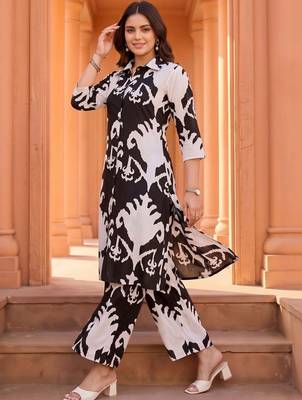women ethnic motifs printed regular cotton kurta with palazzos 6