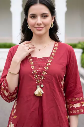 women floral embroidered regular thread work cotton kurta with trousers & with dupatta