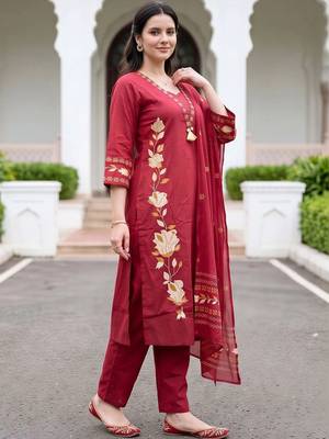 women floral embroidered regular thread work cotton kurta with trousers & with dupatta 3