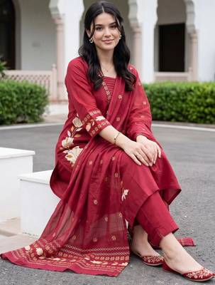 women floral embroidered regular thread work cotton kurta with trousers & with dupatta 5