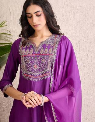 women ethnic motifs embroidered regular thread work liva kurta with trousers & with dupatta 2