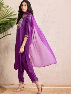 women ethnic motifs embroidered regular thread work liva kurta with trousers & with dupatta 5