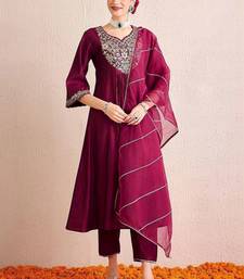 women ethnic motifs embroidered regular liva kurta with trousers & with dupatta
