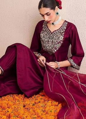 women ethnic motifs embroidered regular liva kurta with trousers & with dupatta 5