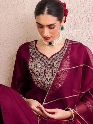 women ethnic motifs embroidered regular liva kurta with trousers & with dupatta 7