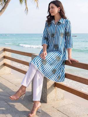 women printed regular cotton kurta with trousers 5