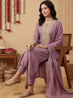 women ethnic motifs embroidered regular thread work kurta with trousers & with dupatta 5