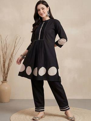 women printed regular cotton kurta with trousers 1