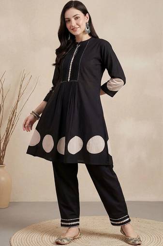 women printed regular cotton kurta with trousers