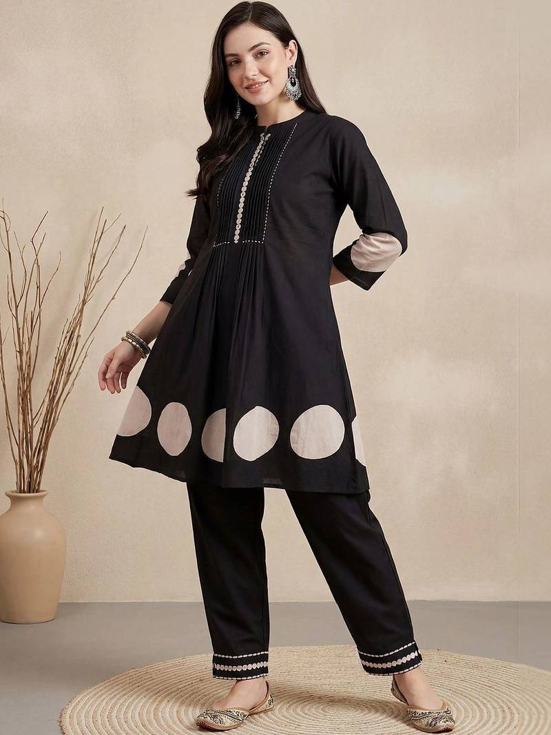 women printed regular cotton kurta with trousers
