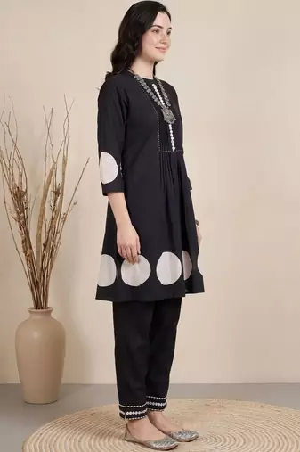 women printed regular cotton kurta with trousers