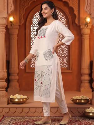women printed regular cotton kurta with trousers 3