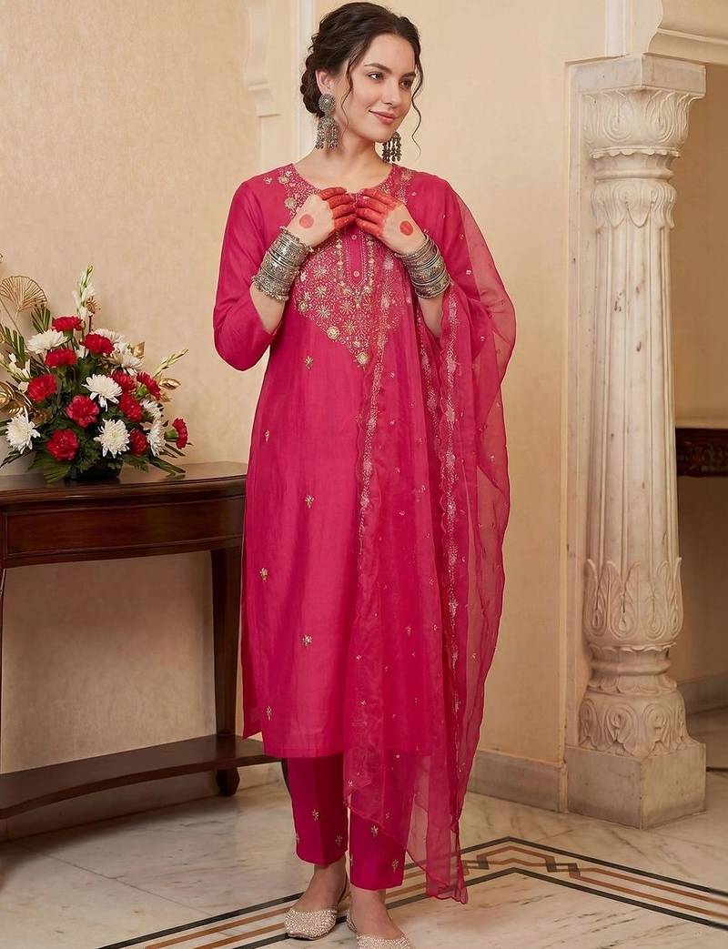 women ethnic motifs embroidered regular kurta with trousers & with dupatta