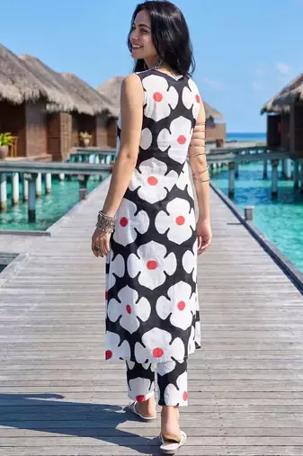 women floral printed regular cotton kurta with trousers