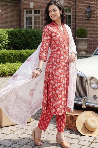 women floral printed empire cotton kurta with trousers & with dupatta
