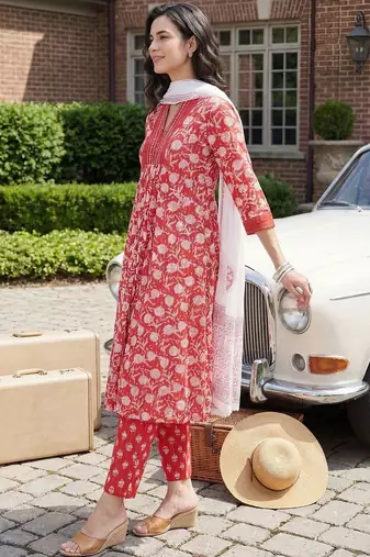 women floral printed empire cotton kurta with trousers & with dupatta