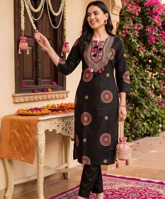 women ethnic motifs embroidered regular thread work cotton kurta with trousers 1