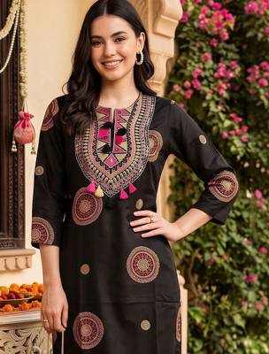 women ethnic motifs embroidered regular thread work cotton kurta with trousers 2