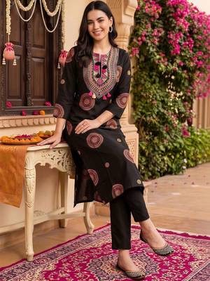 women ethnic motifs embroidered regular thread work cotton kurta with trousers 5