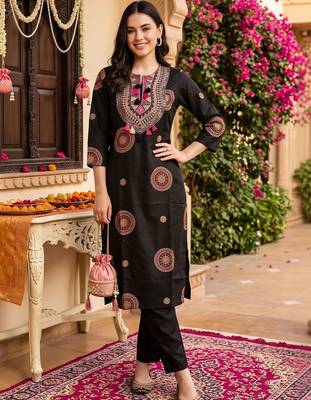 women ethnic motifs embroidered regular thread work cotton kurta with trousers 6