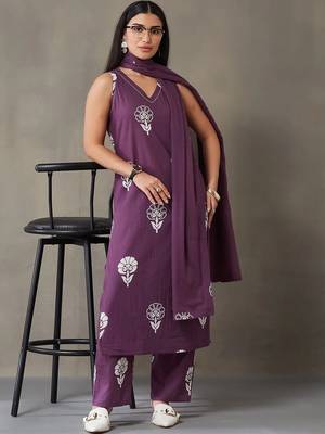 Wine Women Floral Printed Regular Pure Cotton Kurta with Trousers & With Dupatta 1