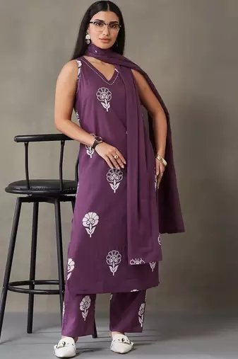 Wine Women Floral Printed Regular Pure Cotton Kurta with Trousers & With Dupatta