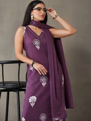 Wine Women Floral Printed Regular Pure Cotton Kurta with Trousers & With Dupatta 2