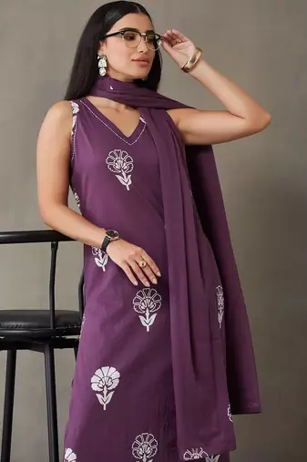 Wine Women Floral Printed Regular Pure Cotton Kurta with Trousers & With Dupatta