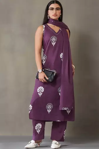 Wine Women Floral Printed Regular Pure Cotton Kurta with Trousers & With Dupatta